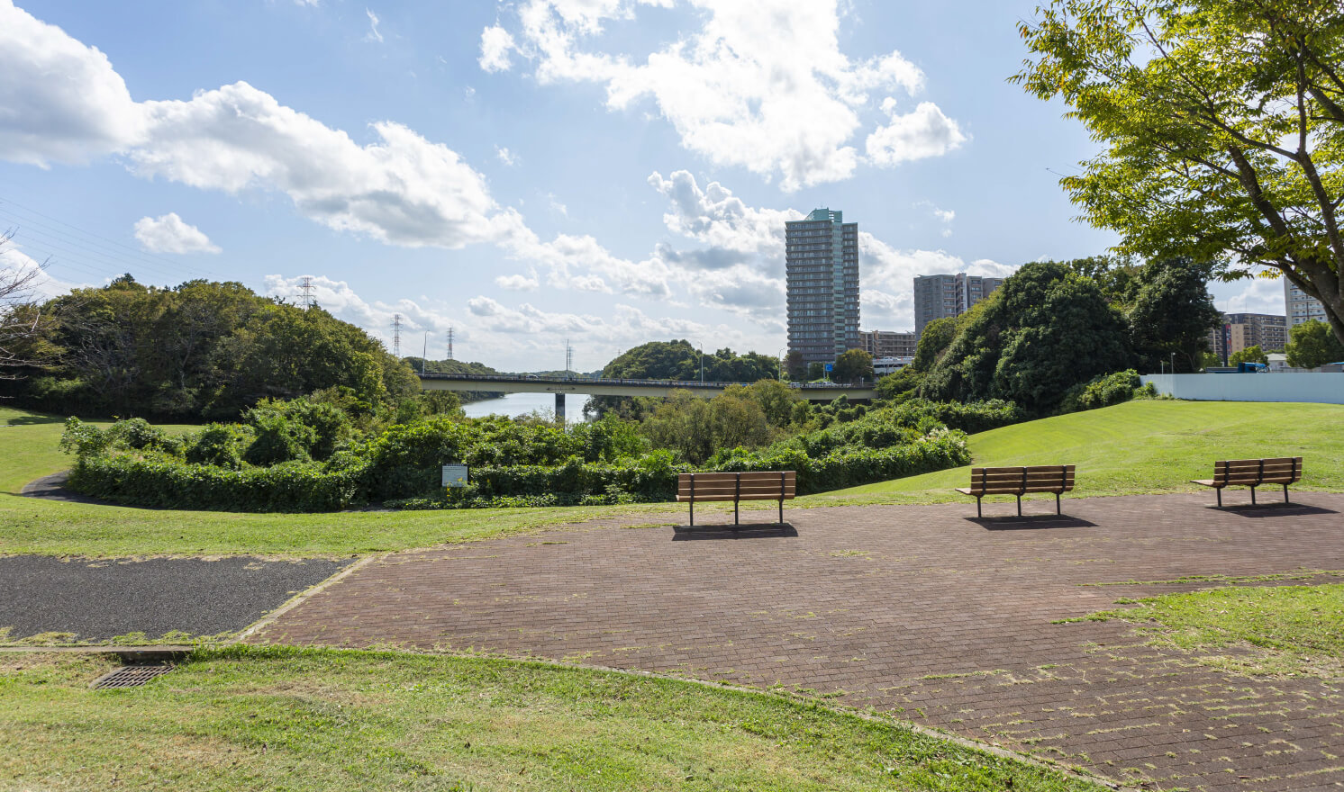 北総花の丘公園（エントランス：約680m/徒歩9分 サブエントランス：約590m/徒歩8分）