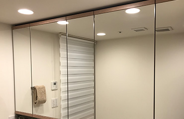 上下オレフィン框仕上げ三面鏡
