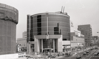 1994年頃の開店が迫り最終工事を急ぐフレンテ西宮