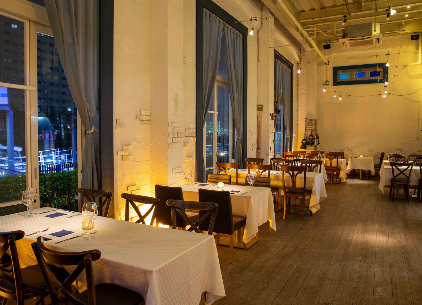 Captain's Wharf（13min・約1,010m）