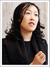 鶴本 晶子氏