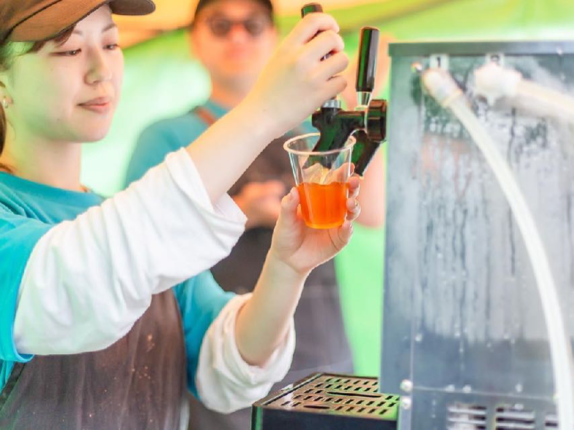 こちらは“まるやブルワリー”のクラフトビール「珈琲哀愁」。